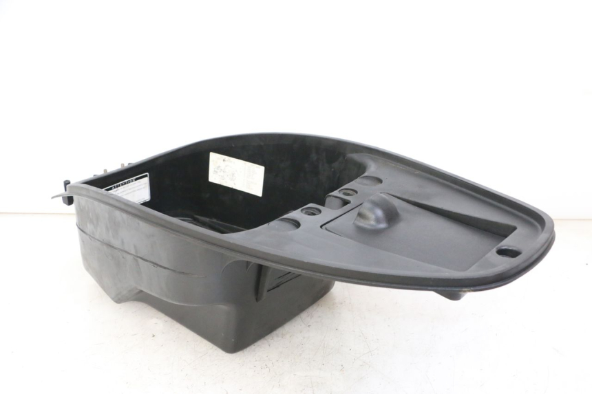 photo de KUFER POD SIEDZENIEM DAELIM BESBI 125 (2007 - 2008) - Zbliżenie techniczne