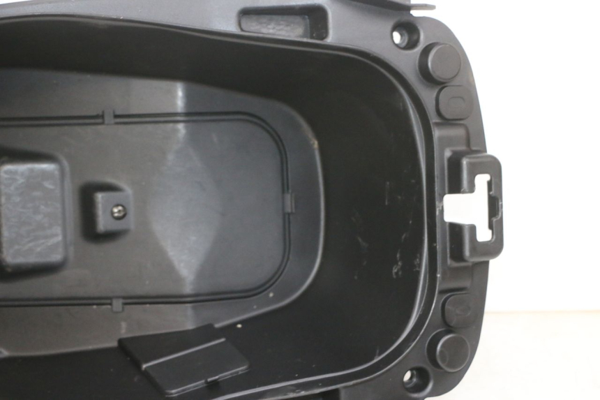 photo de KUFER POD SIEDZENIEM PEUGEOT DJANGO 4T 50 (2014 - 2019) - Stan powierzchni