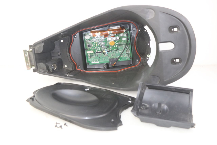 photo de KUFER POD SIEDZENIEM PEUGEOT E-VIVACITY 1 (2012 - 2018) - Widok główny