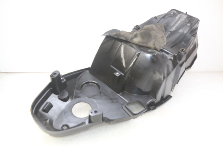 photo de KUFER POD SIEDZENIEM PEUGEOT ELYSEO 125 (1999 - 2004) - Szczegół części