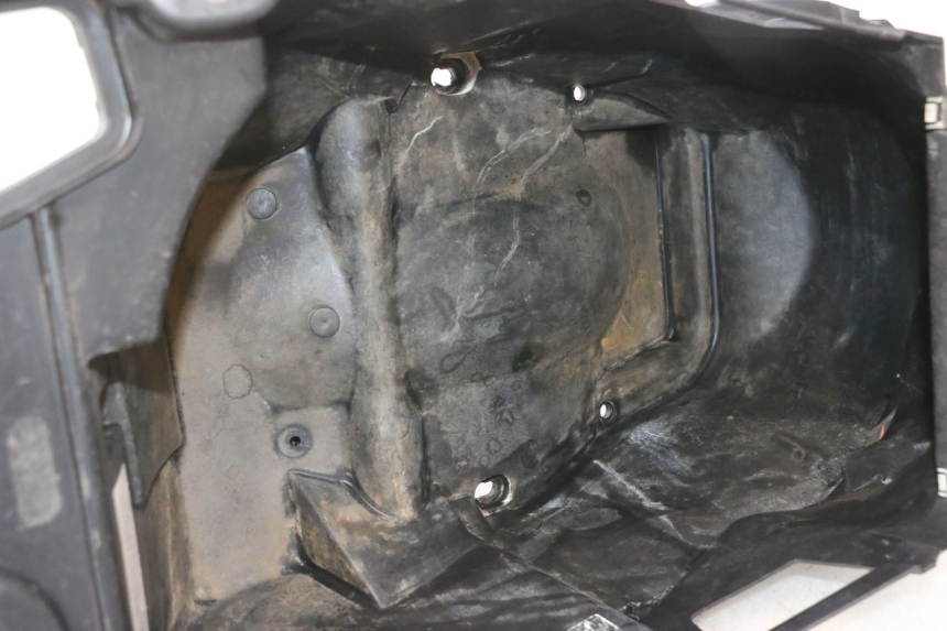 photo de KUFER POD SIEDZENIEM PEUGEOT ELYSTAR 50 (2002 - 2014) - Szczegół części