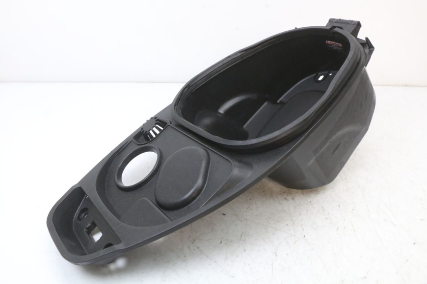 photo de KUFER POD SIEDZENIEM JM MOTORS EVOLIS 4T 50 (2018 - 2022) - Stan powierzchni