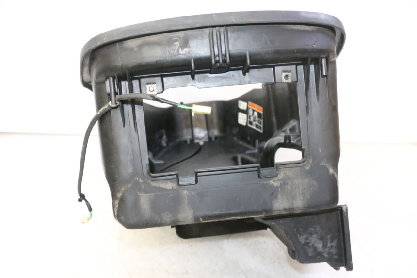 photo de KUFER POD SIEDZENIEM HONDA FES S-WING SWING ABS 125 (2007 - 2015) - Zbliżenie techniczne