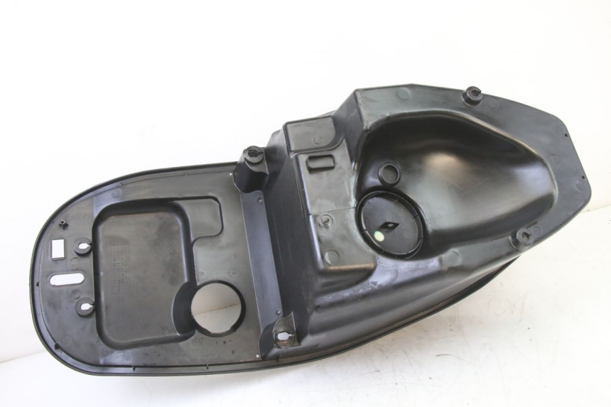 photo de KUFER POD SIEDZENIEM SYM FIDDLE 3 III 125 (2014 - 2020) - Zbliżenie techniczne