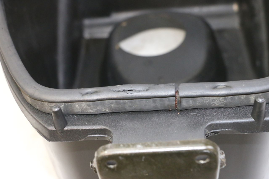 photo de KUFER POD SIEDZENIEM SYM FIDDLE 125 (2008 - 2010) - Zbliżenie techniczne