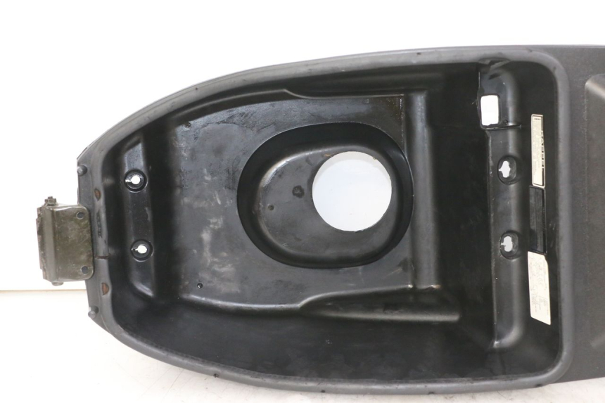 photo de KUFER POD SIEDZENIEM SYM FIDDLE 125 (2008 - 2010) - Stan powierzchni