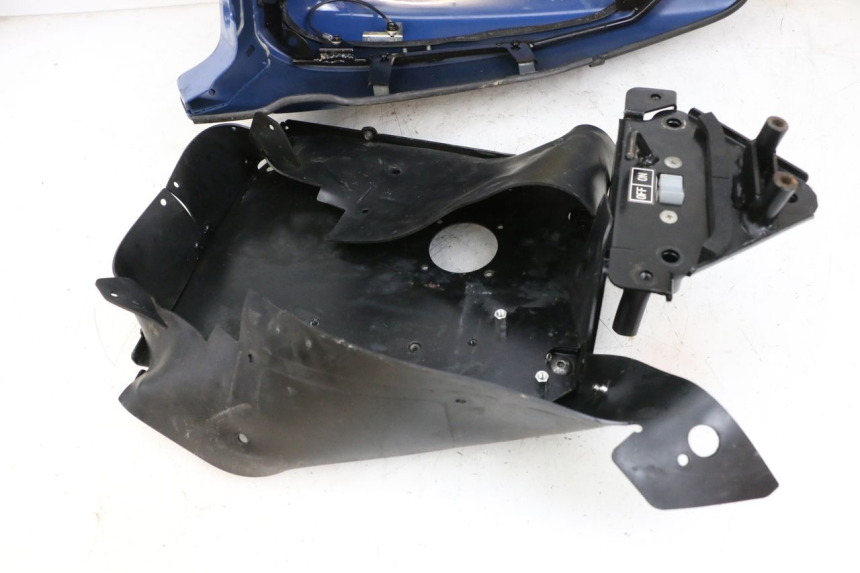 photo de KUFER POD SIEDZENIEM YAMAHA FJR ABS 1300 (2006 - 2012) - Szczegół części