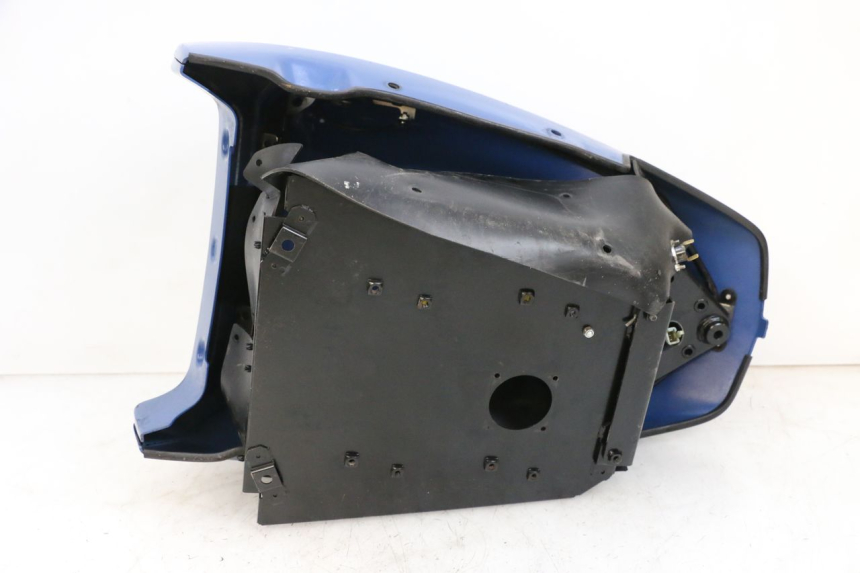 photo de KUFER POD SIEDZENIEM YAMAHA FJR ABS 1300 (2006 - 2012) - Zoom stanu zużycia