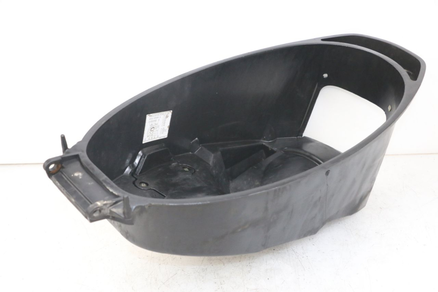 photo de KUFER POD SIEDZENIEM MBK FLAME X 125 (2004 - 2007) - Zoom stanu zużycia