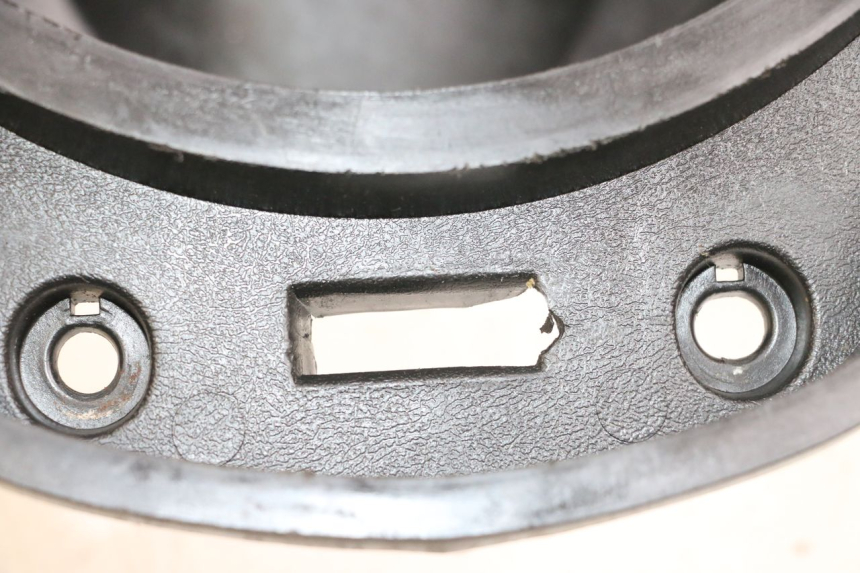 photo de KUFER POD SIEDZENIEM MBK FLAME X 125 (2007 - 2016) - Zoom stanu zużycia