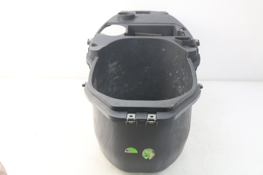 photo de KUFER POD SIEDZENIEM PIAGGIO FLY 2T 50 (2004 - 2017) - Punkty mocowania