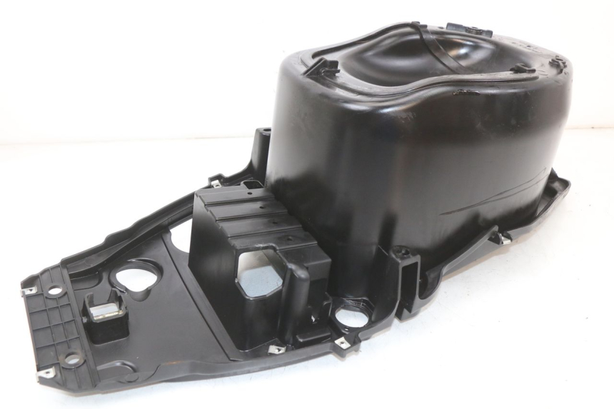 photo de KUFER POD SIEDZENIEM PIAGGIO FLY 2T 50 (2004 - 2017) - Szczegóły charakterystyczne