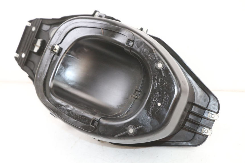 photo de KUFER POD SIEDZENIEM PIAGGIO FLY 2T 50 (2004 - 2017) - Stan powierzchni