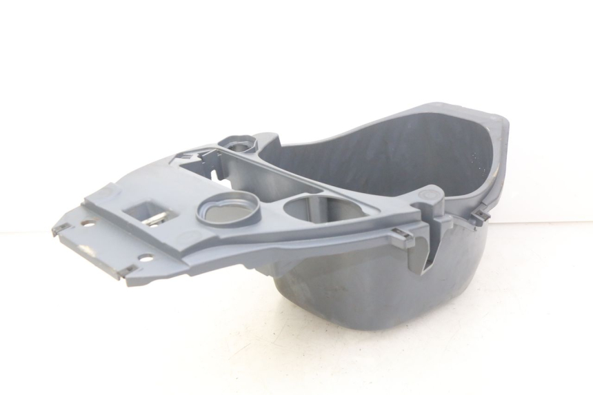photo de KUFER POD SIEDZENIEM PIAGGIO FLY 100 (2006 - 2010) - Zbliżenie techniczne