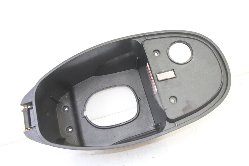 photo de KUFER POD SIEDZENIEM VENESI FLY RETRO 4T 50 (2020 - 2025) - Zbliżenie techniczne