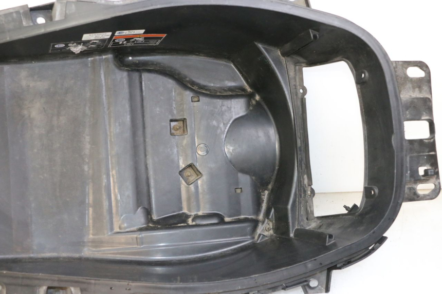 photo de KUFER POD SIEDZENIEM HONDA FORZA ABS 300 (2013 - 2017) - Szczegóły charakterystyczne