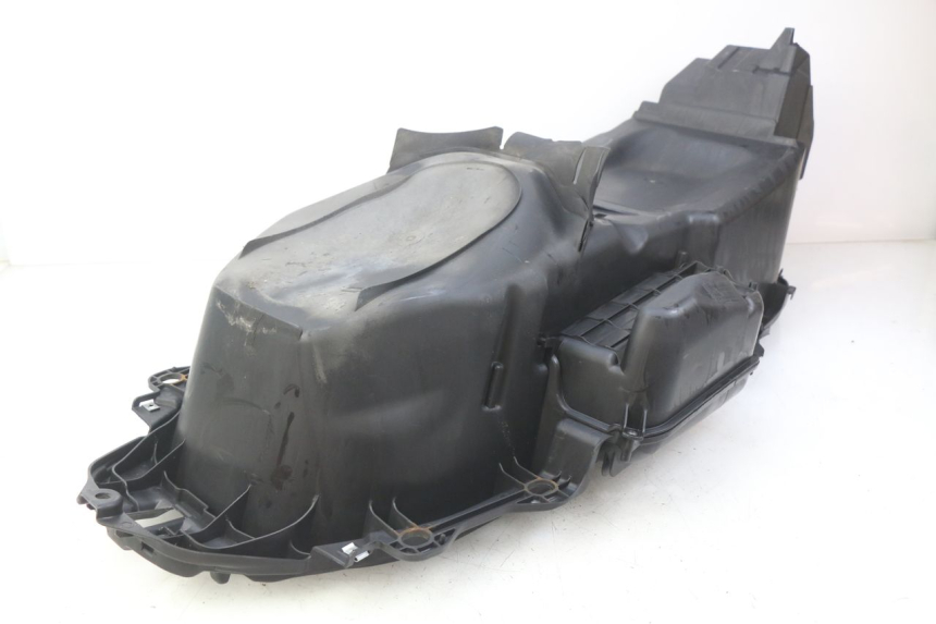 photo de KUFER POD SIEDZENIEM HONDA FORZA 125 (2015 - 2016) - Szczegół części