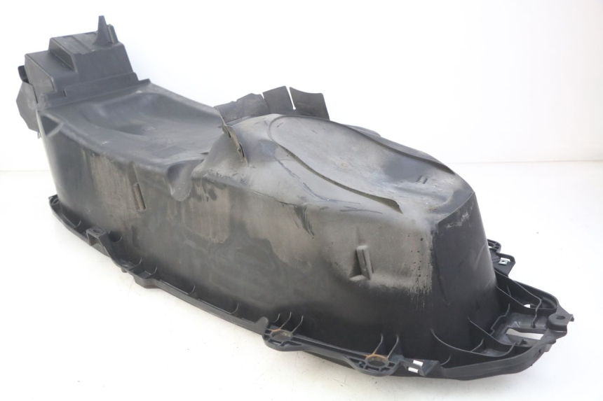 photo de KUFER POD SIEDZENIEM HONDA FORZA 125 (2015 - 2016) - Zoom stanu zużycia