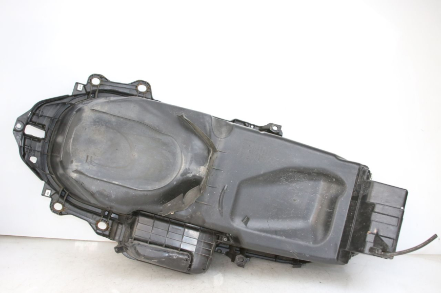 photo de KUFER POD SIEDZENIEM HONDA FORZA 125 (2015 - 2016) - Zoom stanu zużycia