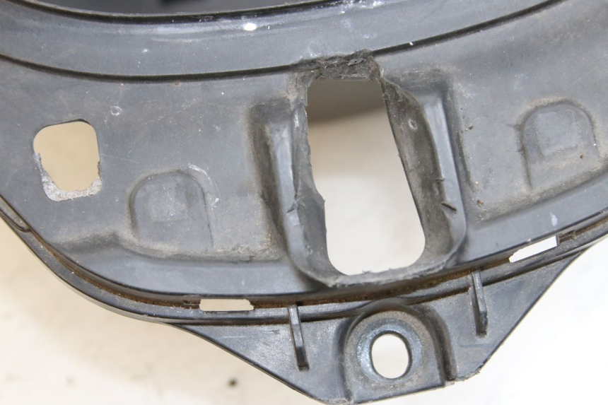 photo de KUFER POD SIEDZENIEM HONDA FORZA 125 (2015 - 2016) - Zbliżenie techniczne