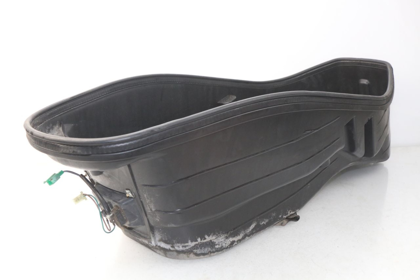 photo de KUFER POD SIEDZENIEM SYM GTS EFI ABS 125 (2012 - 2016) - Zbliżenie techniczne