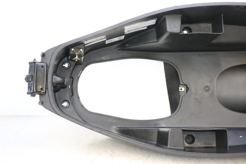 photo de KUFER POD SIEDZENIEM SYM GTS EVO 125 (2009 - 2013) - Szczegół części