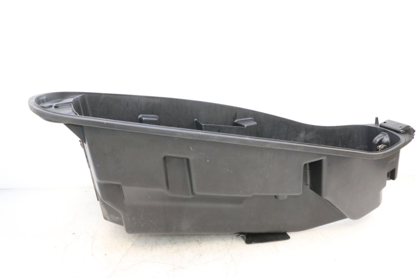 photo de KUFER POD SIEDZENIEM SYM GTS EVO 125 (2009 - 2013) - Inny kąt widzenia