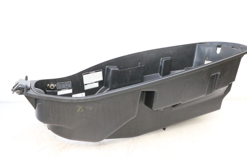 photo de KUFER POD SIEDZENIEM SYM GTS EVO 125 (2009 - 2013) - Zbliżenie techniczne