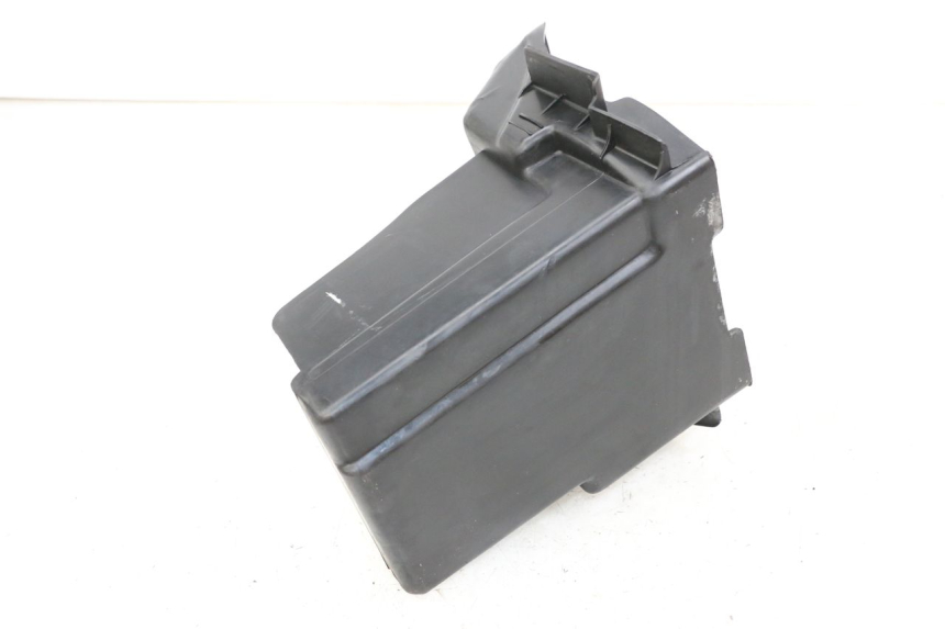 photo de KUFER POD SIEDZENIEM SUZUKI GZ MARAUDER 125 (1998 - 2004) - Zbliżenie techniczne