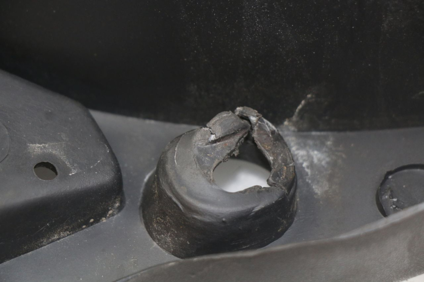 photo de KUFER POD SIEDZENIEM HAOTIAN HT125T-2 125 - Szczegół części