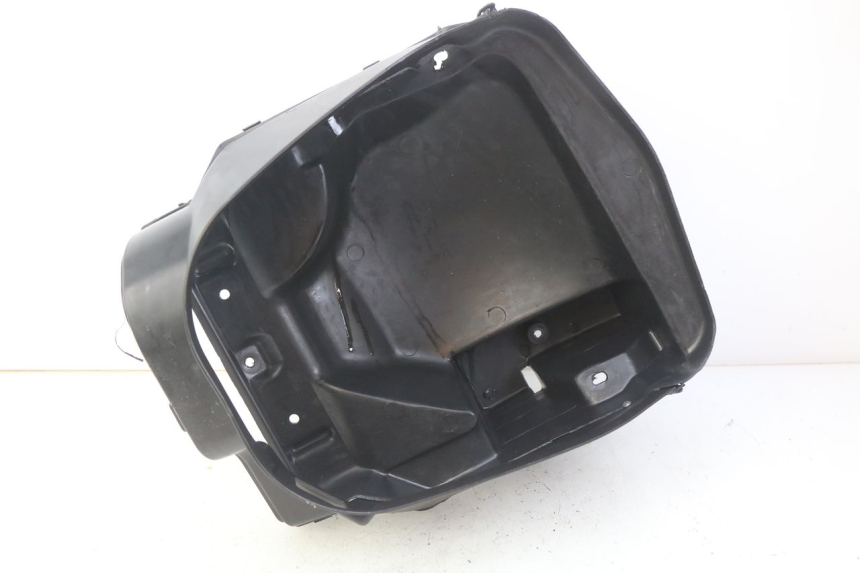 photo de KUFER POD SIEDZENIEM REVATTO IMPERATOR 125 (2007 - 2015) - Zbliżenie techniczne