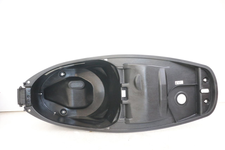 photo de KUFER POD SIEDZENIEM SYM JET 14 4T 50 (2018 - 2022) - Zoom stanu zużycia