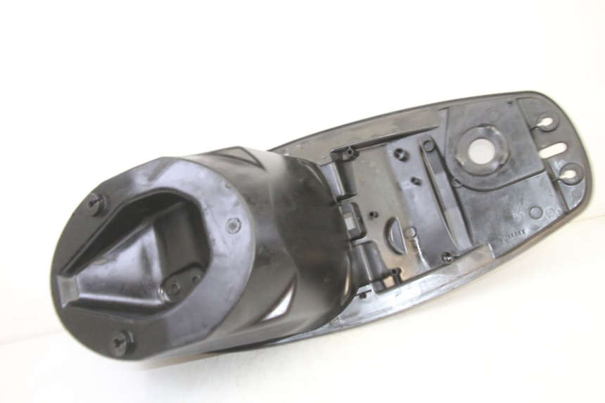 photo de KUFER POD SIEDZENIEM SYM JET 14 4T 50 (2018 - 2022) - Zbliżenie techniczne