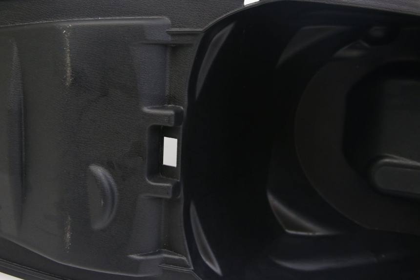 photo de KUFER POD SIEDZENIEM SYM JET 4 4T 50 (2018 - 2021) - Szczegół części