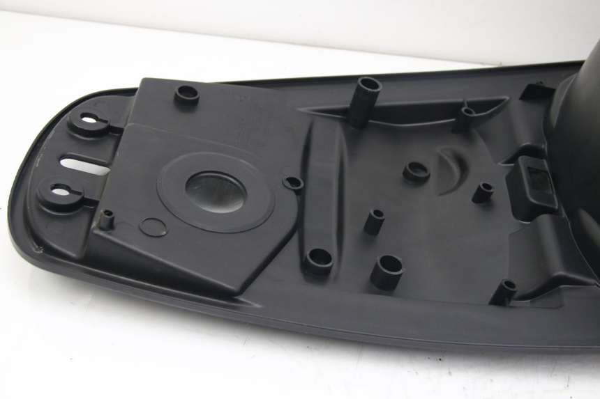 photo de KUFER POD SIEDZENIEM SYM JET 4 4T 50 (2018 - 2021) - Zbliżenie techniczne