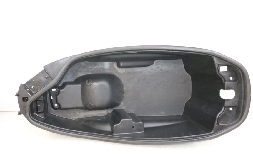 photo de KUFER POD SIEDZENIEM SYM JOYRIDE EVO 125 (2009 - 2016) - Inny kąt widzenia