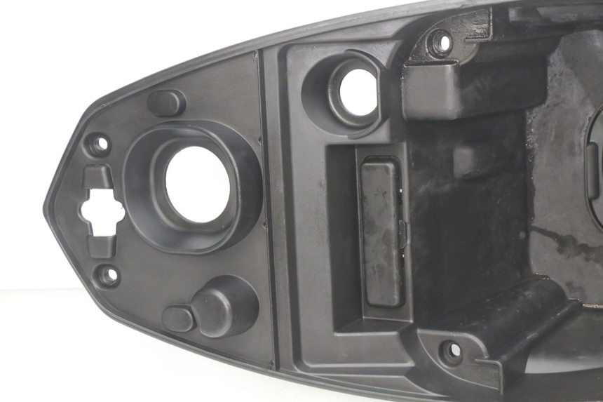 photo de KUFER POD SIEDZENIEM PEUGEOT KISBEE 2T 50 (2010 - 2017) - Punkty mocowania