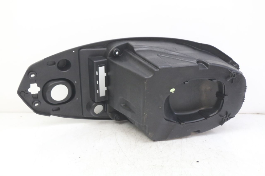 photo de KUFER POD SIEDZENIEM PEUGEOT KISBEE 2T 50 (2010 - 2017) - Szczegół części