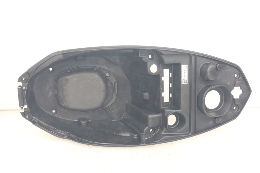 photo de KUFER POD SIEDZENIEM PEUGEOT KISBEE 2T 50 (2018 - 2022) - Szczegół części