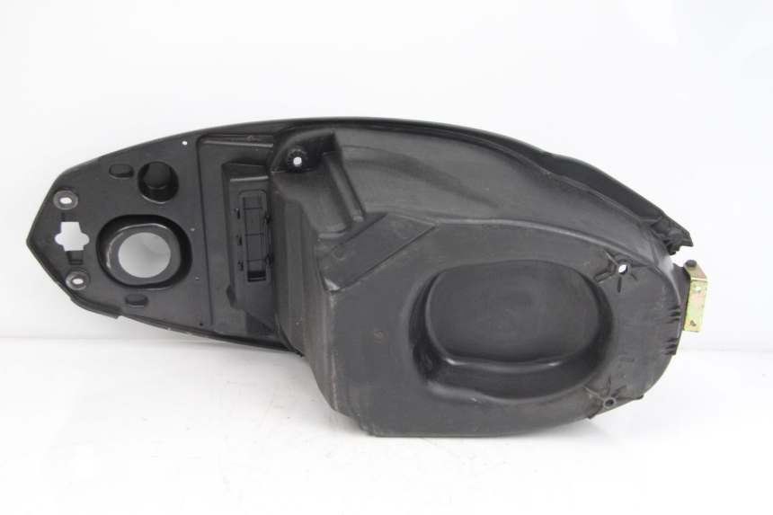 photo de KUFER POD SIEDZENIEM PEUGEOT KISBEE 4T 50 (2018 - 2022) - Szczegół części