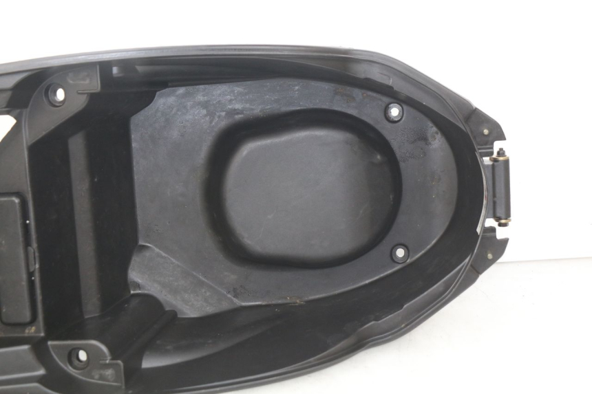 photo de KUFER POD SIEDZENIEM PEUGEOT KISBEE 4T 50 (2018 - 2022) - Widok ogólny