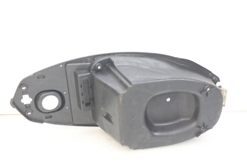 photo de KUFER POD SIEDZENIEM PEUGEOT KISBEE 4T 50 (2010 - 2017) - Zoom stanu zużycia