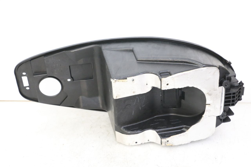 photo de KUFER POD SIEDZENIEM KYMCO PEOPLE S 125 (2000 - 2008) - Zoom stanu zużycia