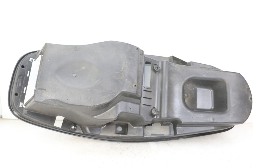 photo de KUFER POD SIEDZENIEM KYMCO X-TOWN XTOWN 125 (2016 - 2021) - Zbliżenie techniczne