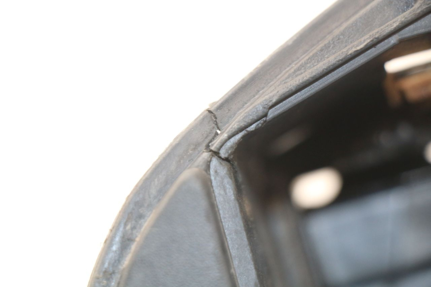 photo de KUFER POD SIEDZENIEM PIAGGIO LIBERTY 4T 50 (2004 - 2008) - Szczegół części