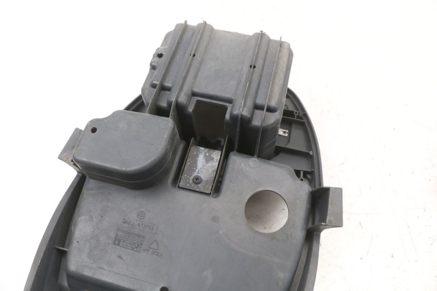 photo de KUFER POD SIEDZENIEM PIAGGIO LIBERTY 4T 50 (2018 - 2021) - Zbliżenie techniczne