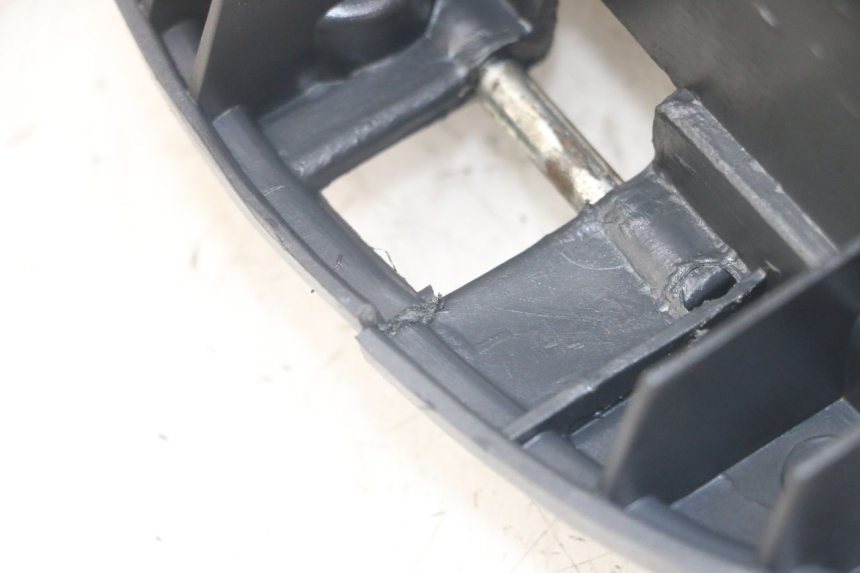 photo de KUFER POD SIEDZENIEM PIAGGIO LIBERTY 125 (2009 - 2013) - Zoom stanu zużycia