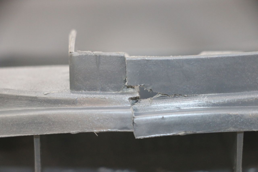 photo de KUFER POD SIEDZENIEM PIAGGIO LIBERTY 125 (2009 - 2013) - Punkty mocowania