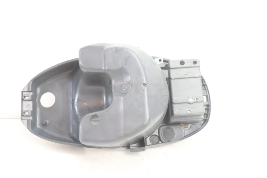 photo de SKRZYNIA SIEDZENIOWA PIAGGIO LIBERTY 125 (1998 - 2008) - Oznaczenia i referencje