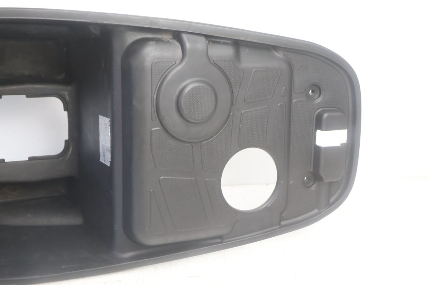 photo de KUFER POD SIEDZENIEM KYMCO LIKE 125 (2009 - 2016) - Zoom stanu zużycia